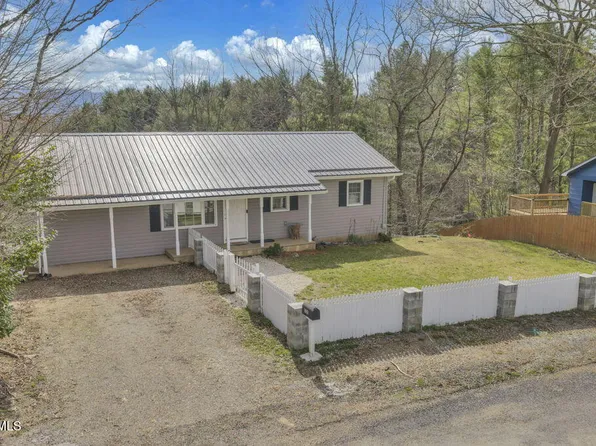 520 Hospital Hill Ln, Mountain City, TN 37683