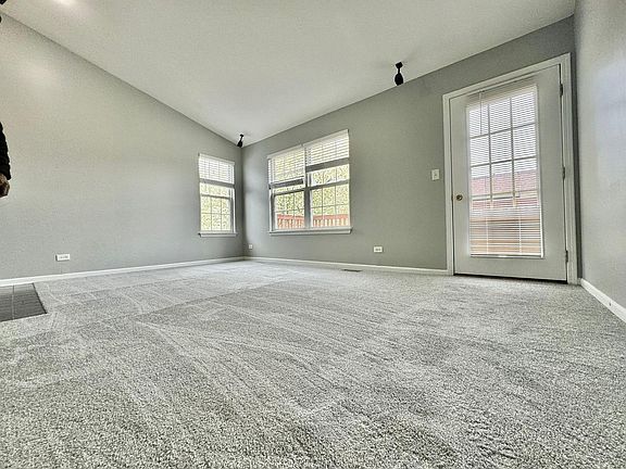 4th image of 812 Woodewind Dr