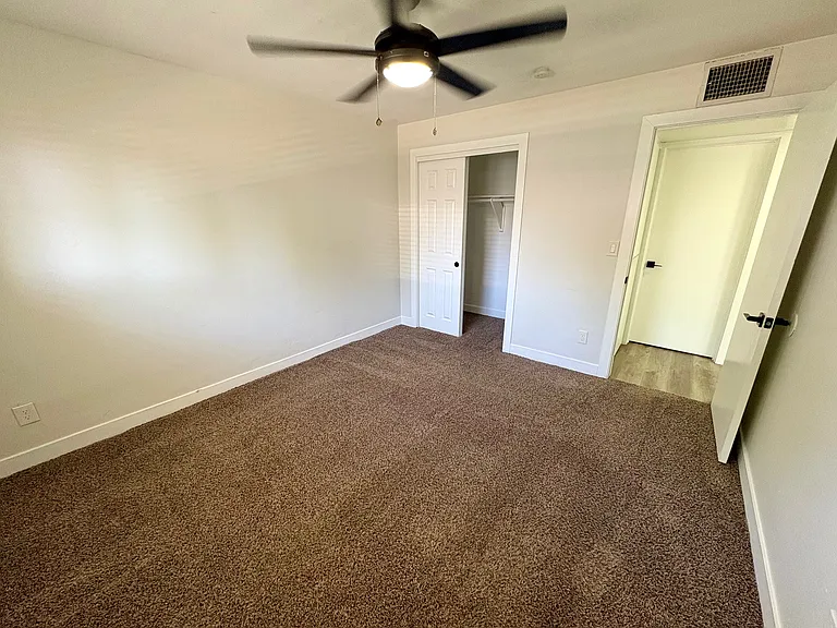 217 N Elm St #E — Photo 14