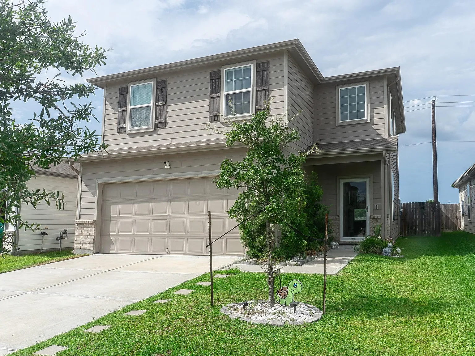 4 bed, 2.5 bath, 1977 sqft, $2,500 — Photo 2