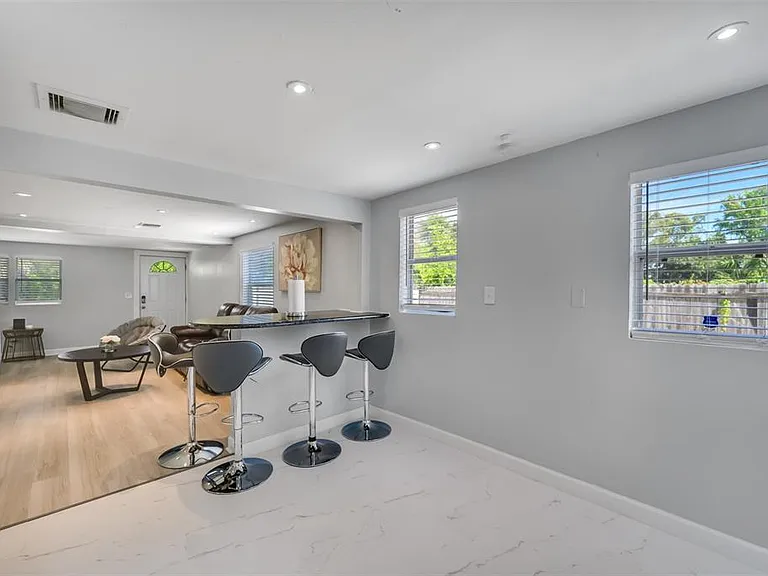 1601 Palm Way — Photo 11