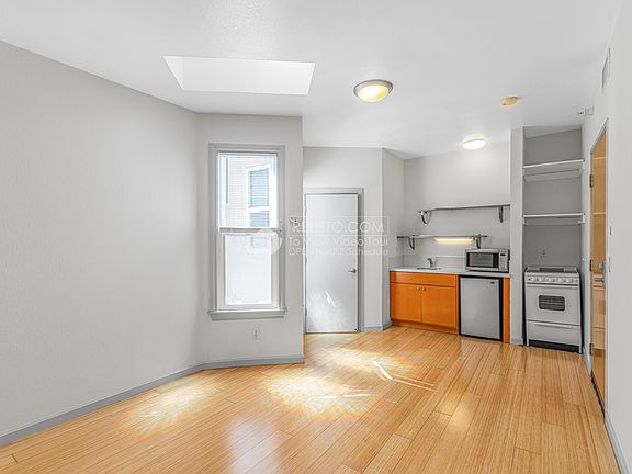 2nd image of 539 Octavia St #12