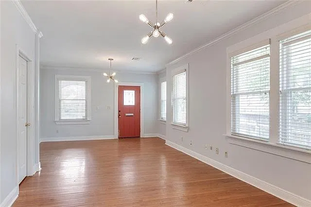3 bed, 2.0 bath, 1360 sqft, $2,500 — Photo 3