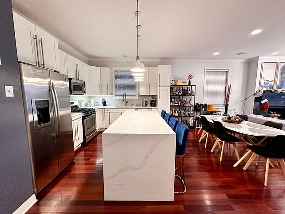 4th image of 1056 N Paulina St #1