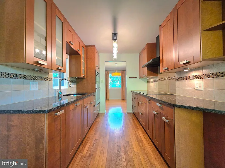 2215 Collingwood Rd — Photo 8