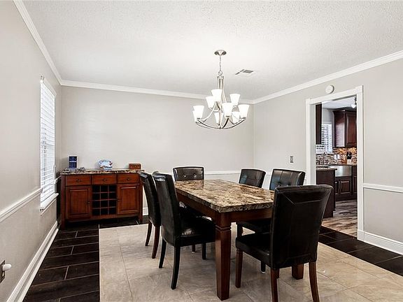5th image of 3741 Red Oak Ct