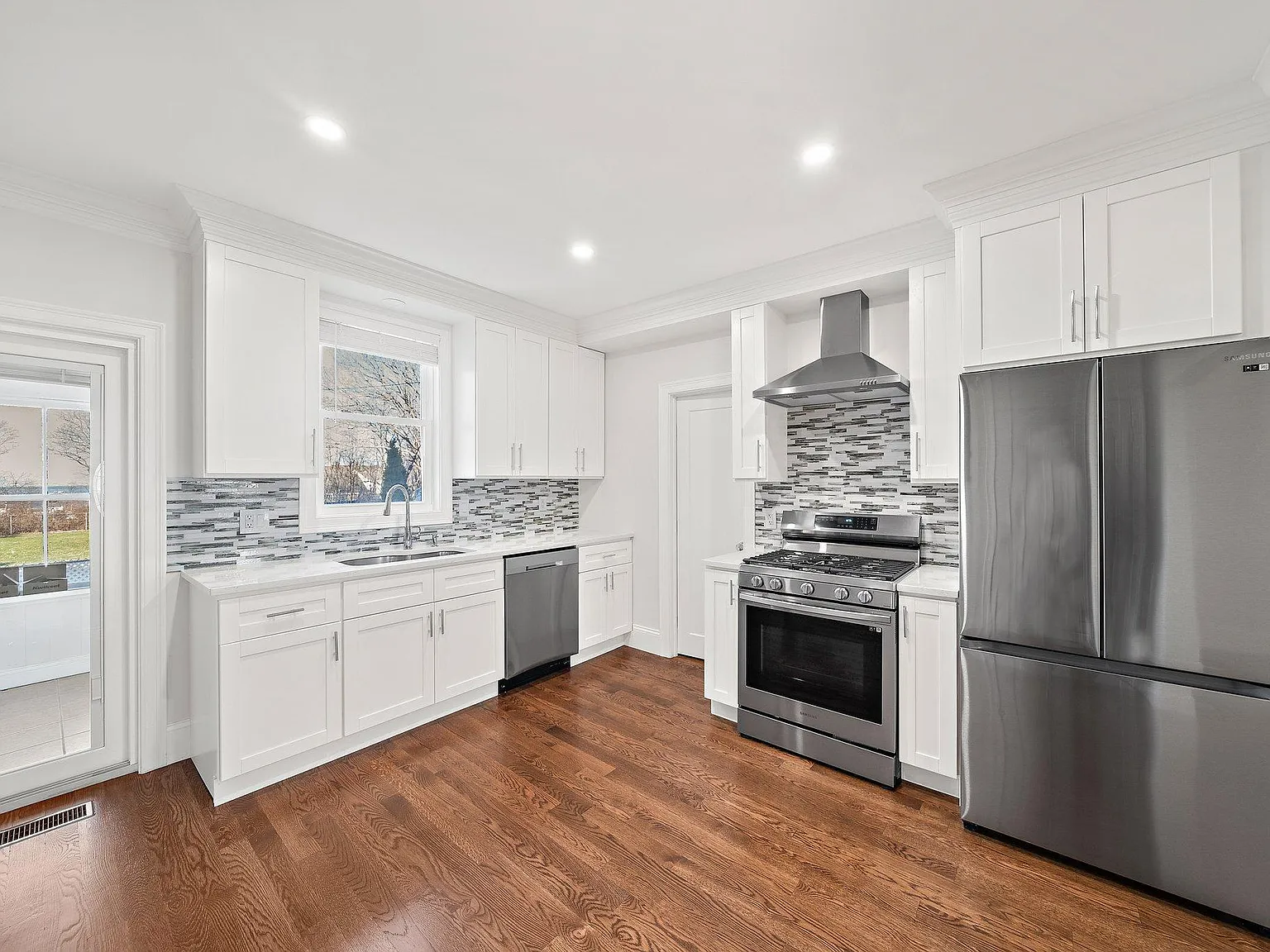 9 Shaw Ct — Photo 2