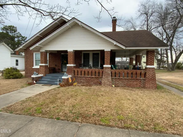 304 W Harnett St, Dunn, NC 28334