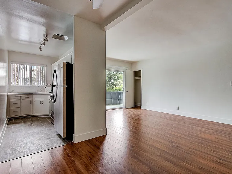 1800 Prosser Ave #9 — Photo 6