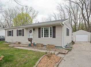 1202 38th St SE, Cedar Rapids, IA 52403