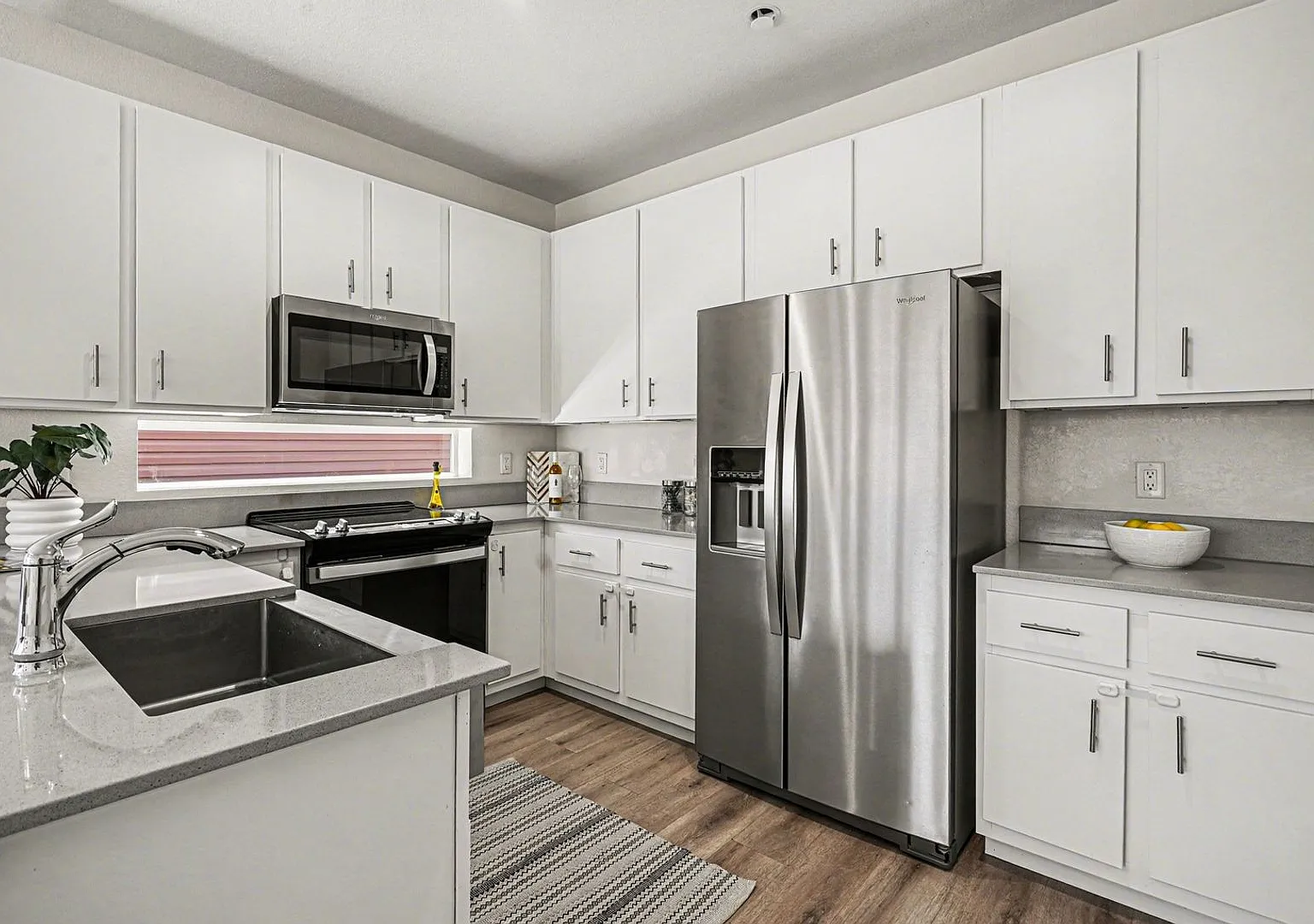 Modern 2BR/2BA Home | Built in 2023 | Private Yard | Mountain Views | EV Charger | Washer & Dryer. — Photo 4