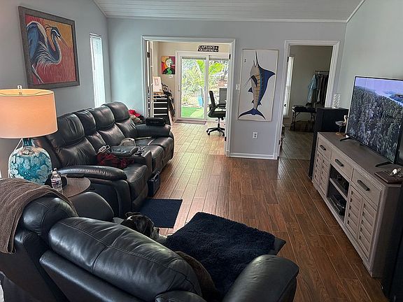 5th image of 1229 Hummingbird Ln E
