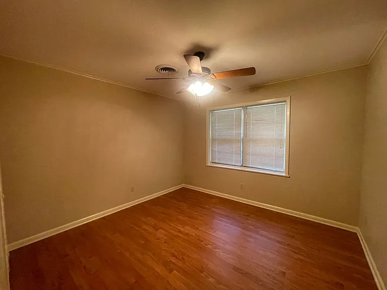 315 E Southfield Rd — Photo 11