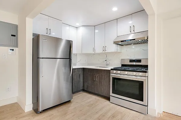 Rented by Anchor Associates | media 16