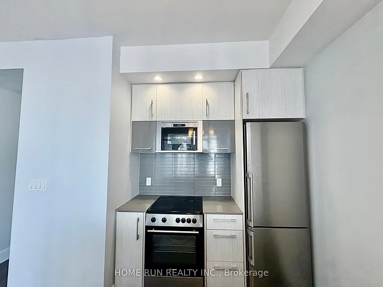 255 Bay St #3 — Photo 15
