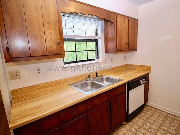 4th image of 5243 Donlyn Ln #B