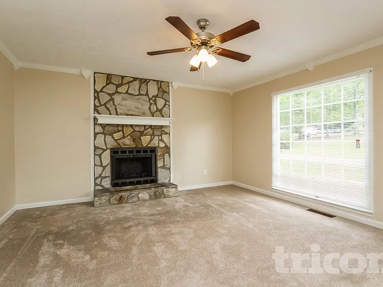 604 Cedar Creek Dr — Photo 3