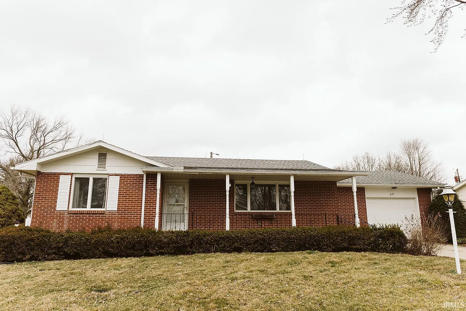 216 Holiday Dr photo 1