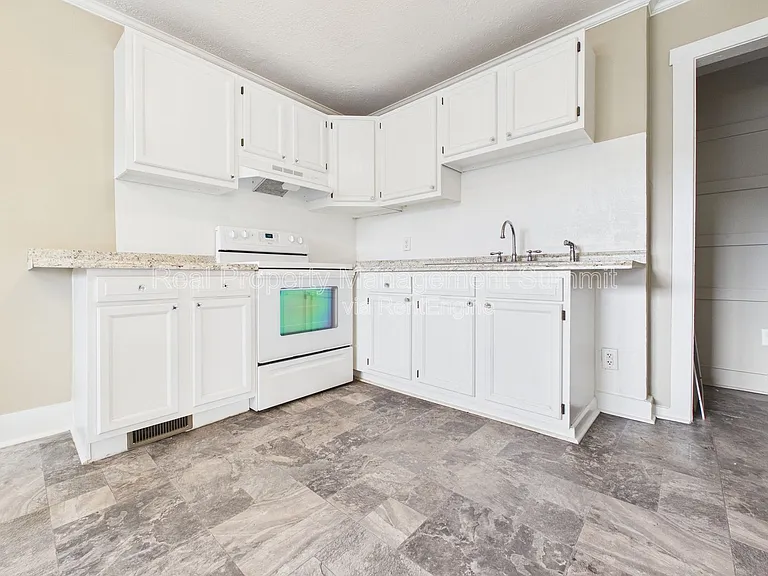 2501 N Augusta St #2 — Photo 4