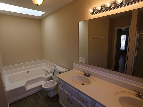 3rd image of 3912 Hadley Farm Dr