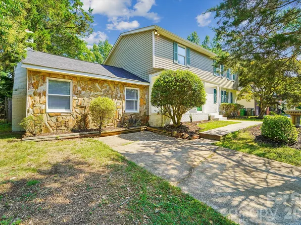 7200 Rollingridge Dr, Charlotte, NC 28211