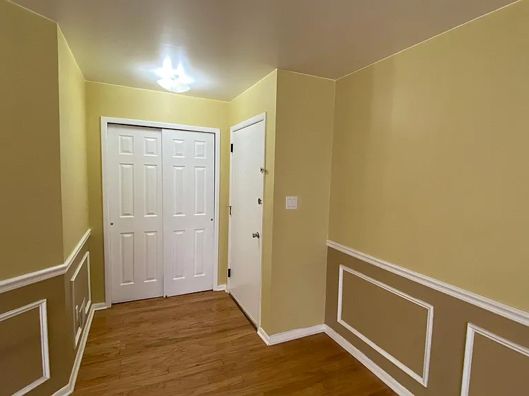 108 Lowell Ct — Photo 3