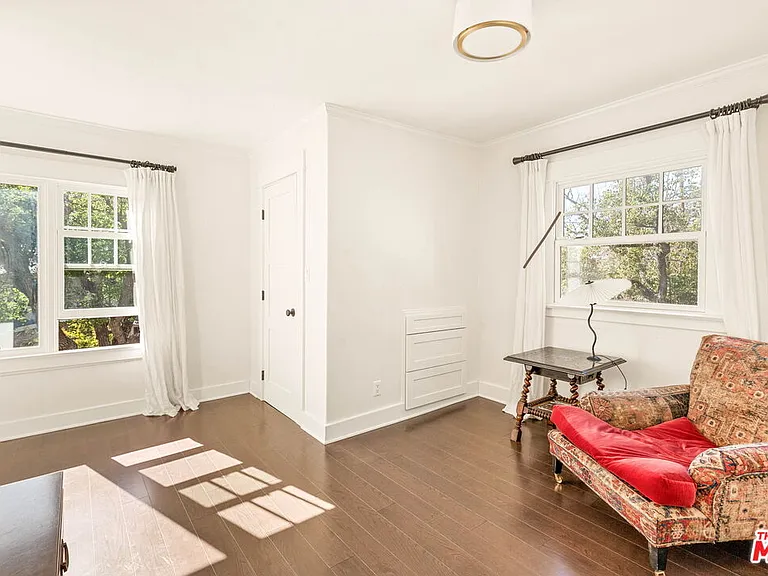 2102 N Bronson Ave — Photo 34