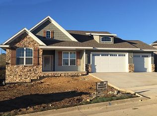 3389 Peach Tree Ln, Dubuque, IA 52002