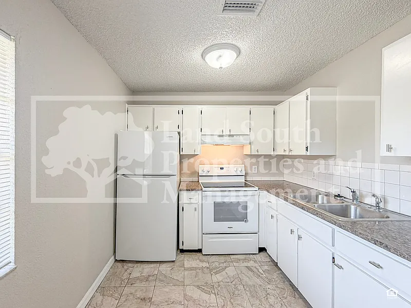 2 bed, 1.0 bath, 800 sqft, $1,200 — Photo 4