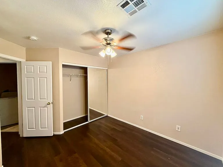 6068 Laughing Creek St — Photo 12