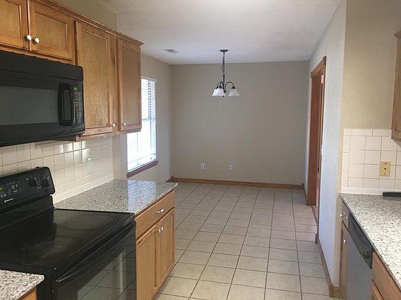 5th image of 2800 W Bishop Dr