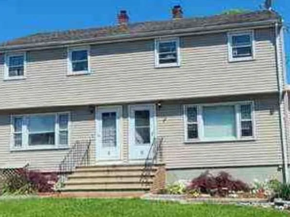 8-10 Bertha Cir, Billerica, MA 01821