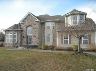 14 Vizcaya Ct, Shoreham, NY 11786