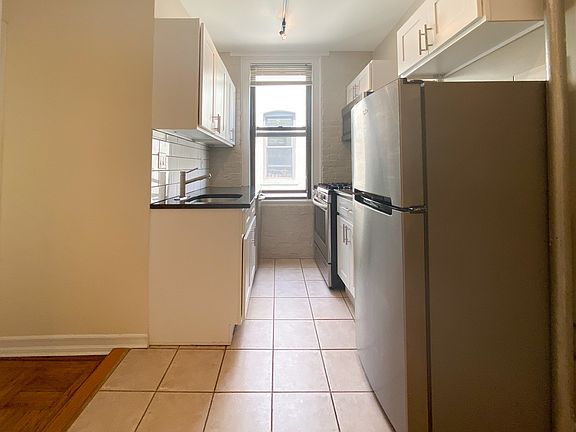 5th image of 817 8th Ave #4D