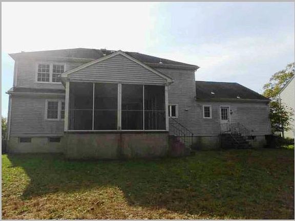 2nd image of 1042 Sheila Dr