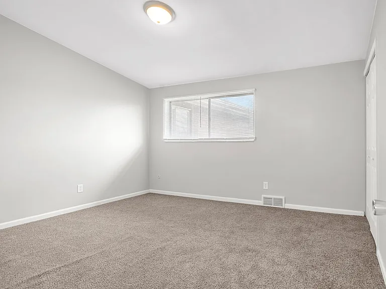 Cavalier Manor — Photo 17