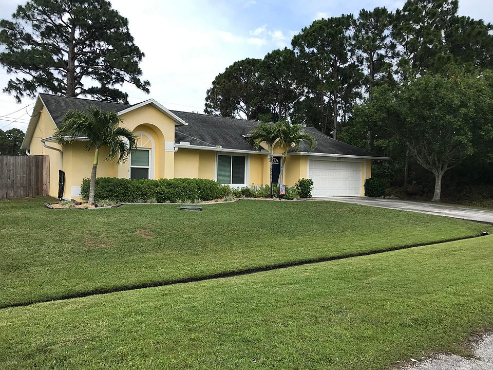 Home For Sale In Port Saint Lucie