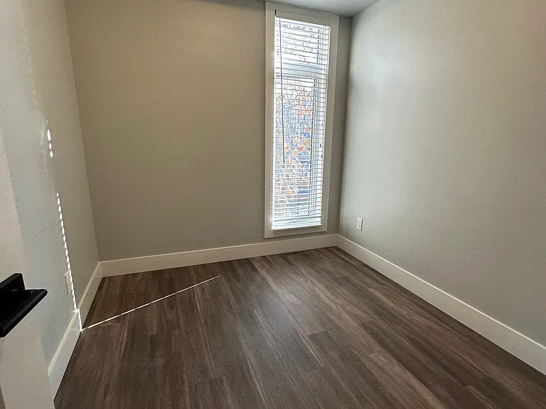 144 Renfrew Ave — Photo 16