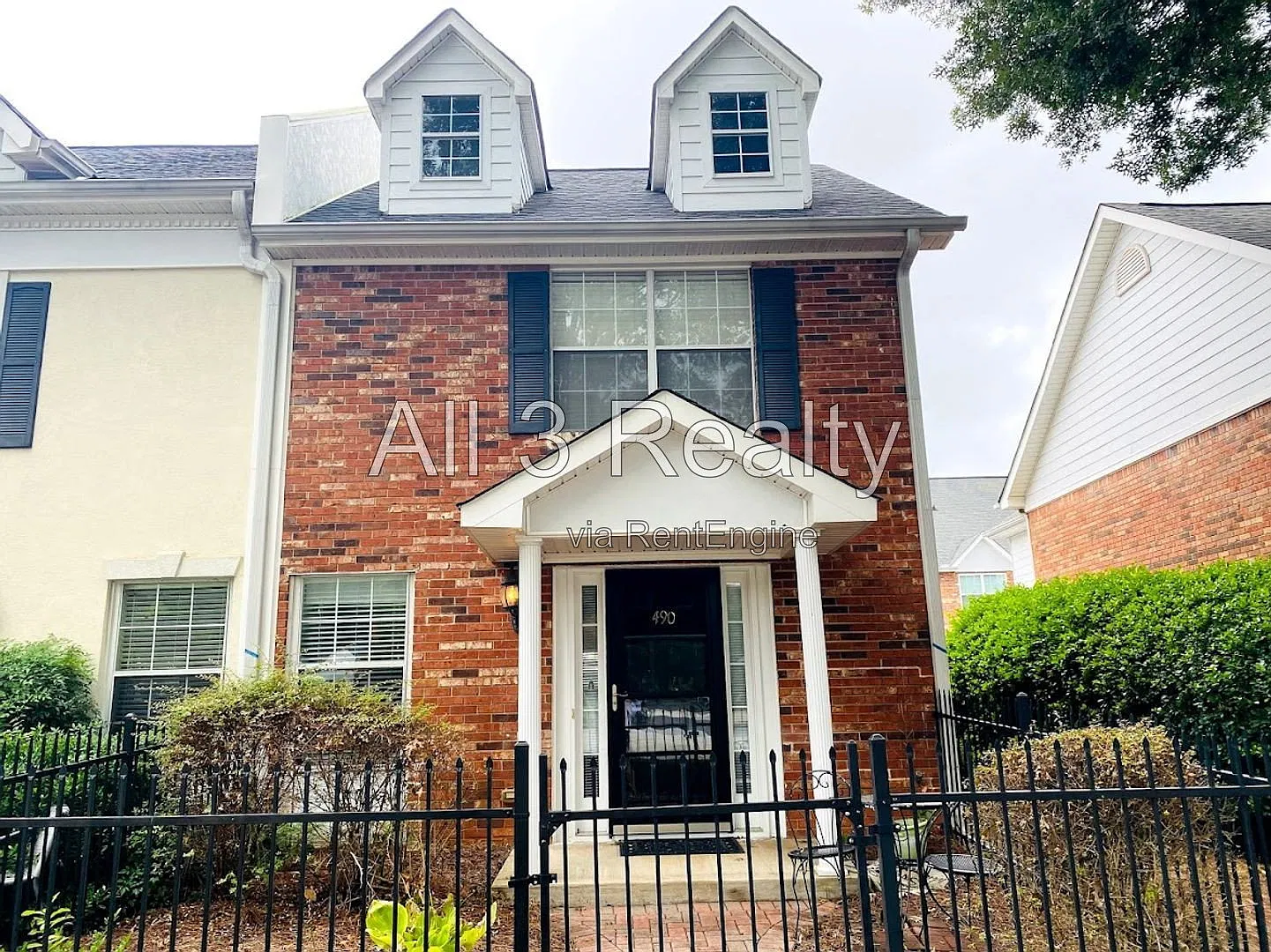 2 bed, 2.5 bath, 1295 sqft, $1,635 — Photo 2