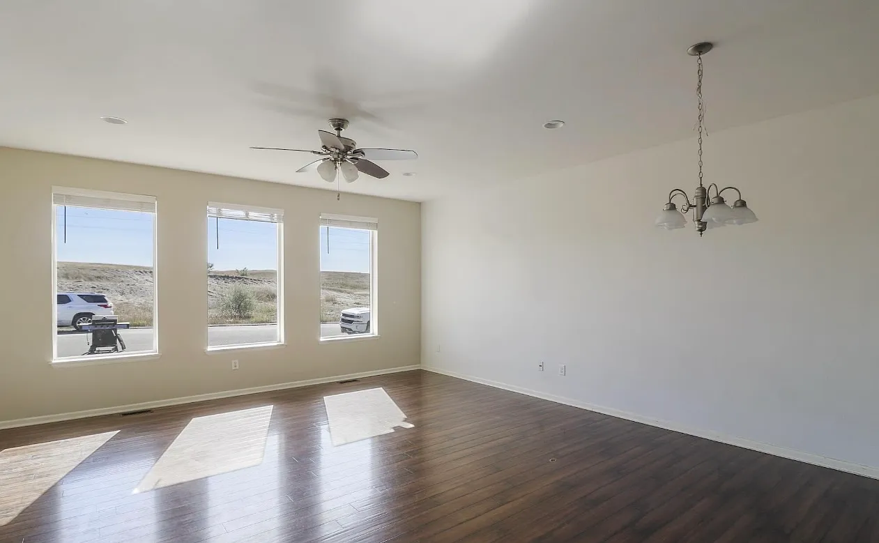 4 bed, 2241 sqft, $2,700 — Photo 3