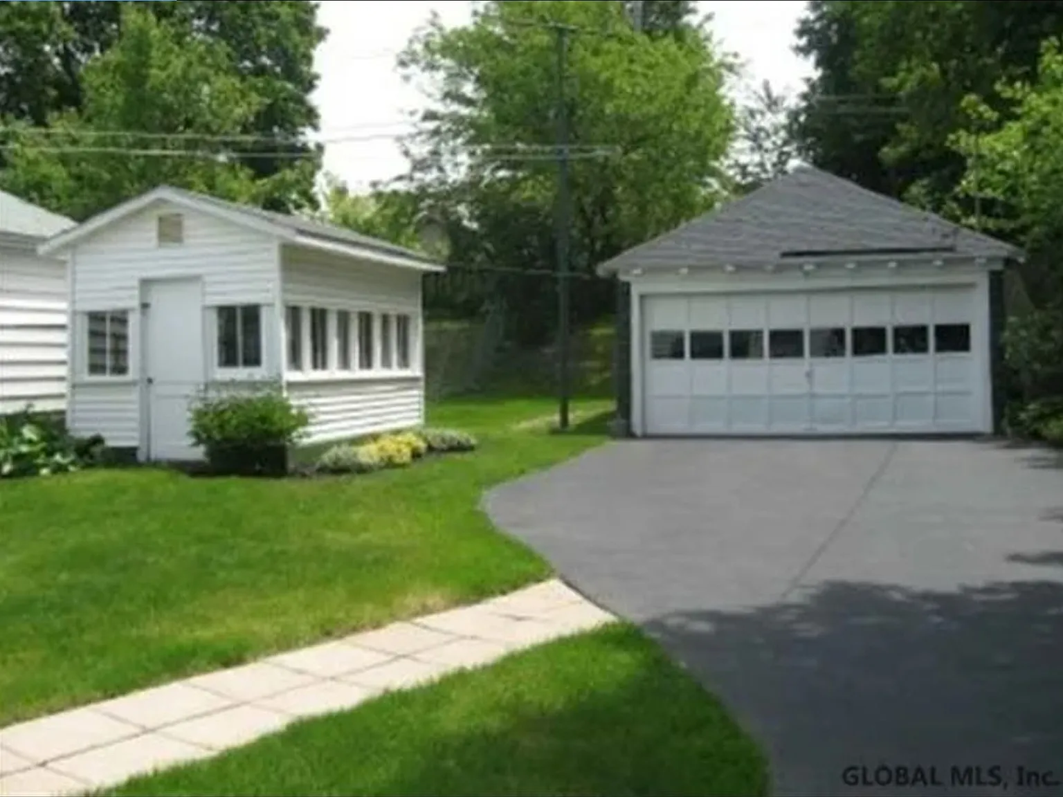 58 Pinewood Ave — Photo 3
