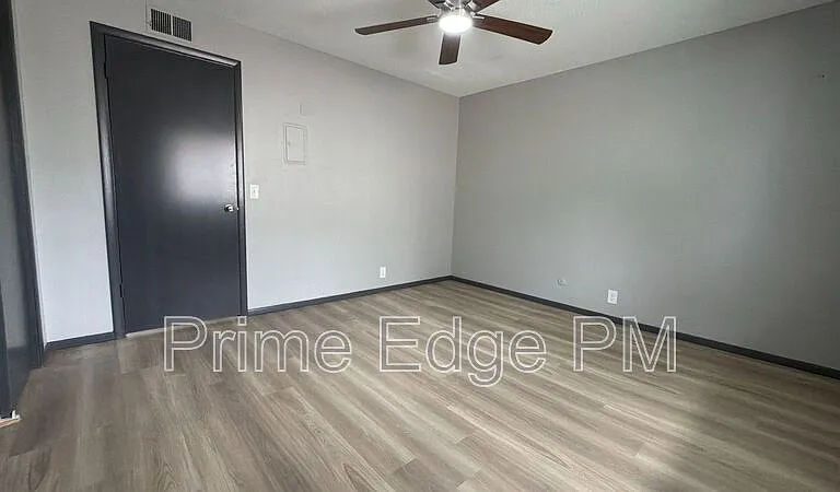 4520 Calvert St #6 — Photo 16