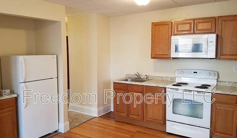 242 N Main St — Photo 13