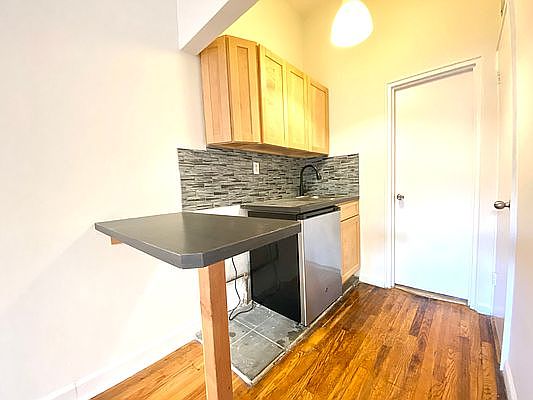 2nd image of 302 E 83rd St APT 1