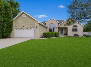 219 Greenbriar Ln, Bourbonnais, IL 60914