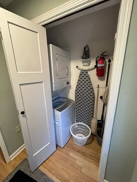 2 bed, 1100 sqft, $2,200 — Photo 2