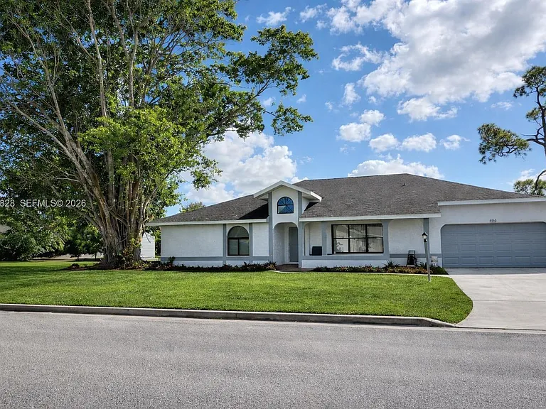 506 Corinne Dr — Photo 2
