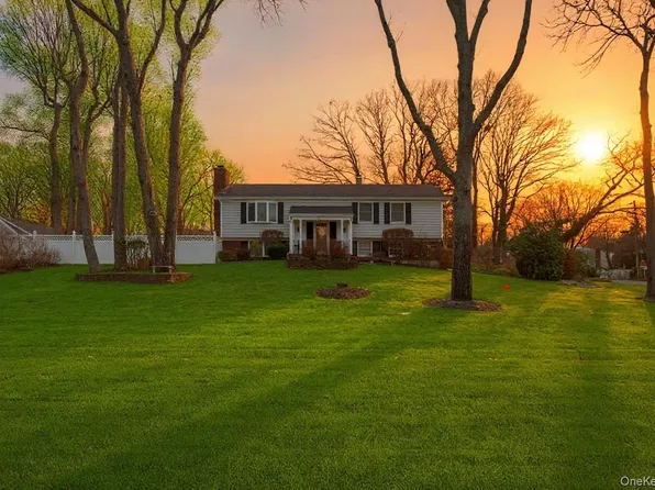 23 Franko Lane, Setauket, NY 11733