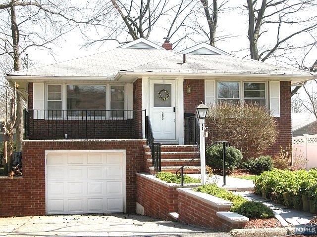 1st image of 200 Sussex St