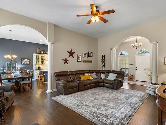 5th image of 1215 E Brierwood Dr